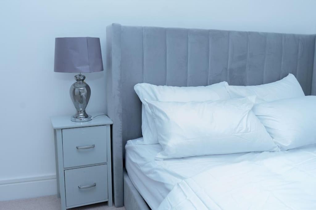 1 Bed Luxury Comfortable Apt Londres Exterior foto