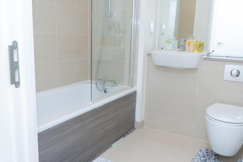 1 Bed Luxury Comfortable Apt Londres Exterior foto